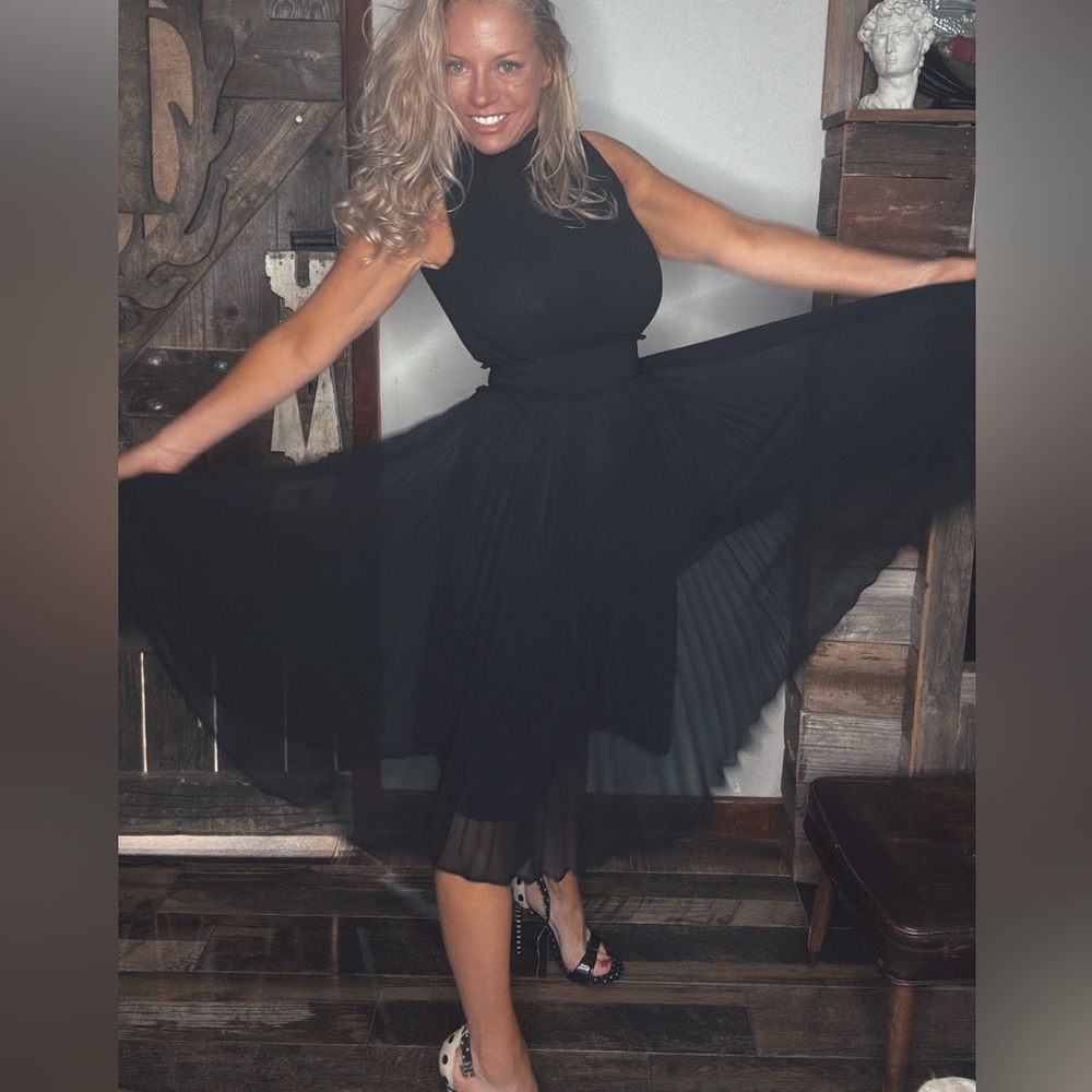 Elegant Black Sleeveless Dress
